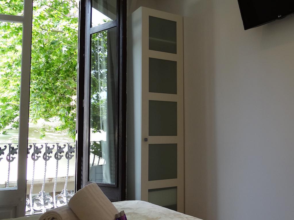 Hostal Balkonis Barcelona Room photo